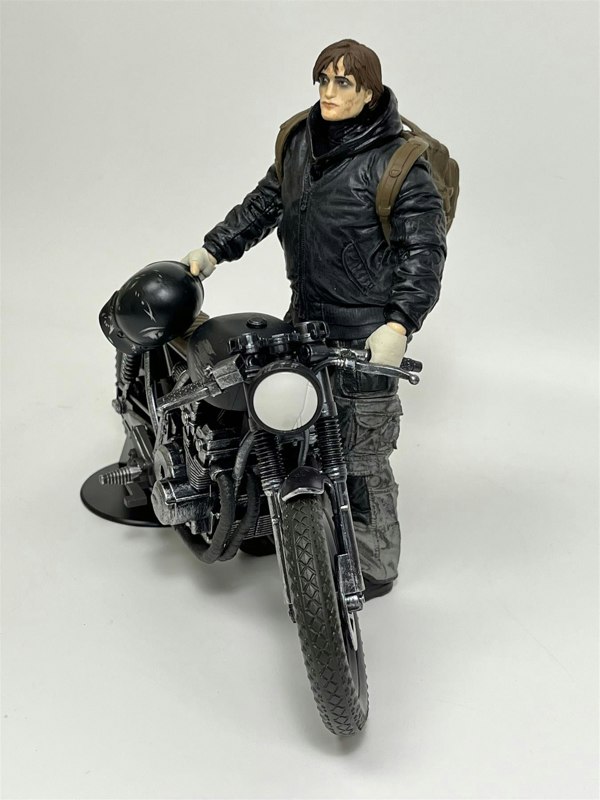 McFarlane The Batman Bruce Wayne And Motorcycle 2 Part Set 19 cm 24 cm McFarlane MCF15104 MCF15711