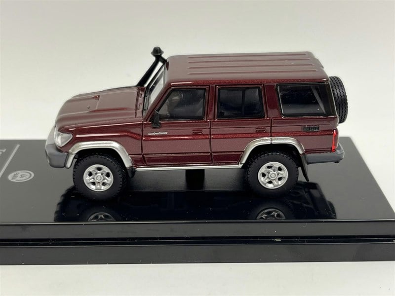2014 toyota land cruiser 76 merlot red rhd 1:64 paragon 65313