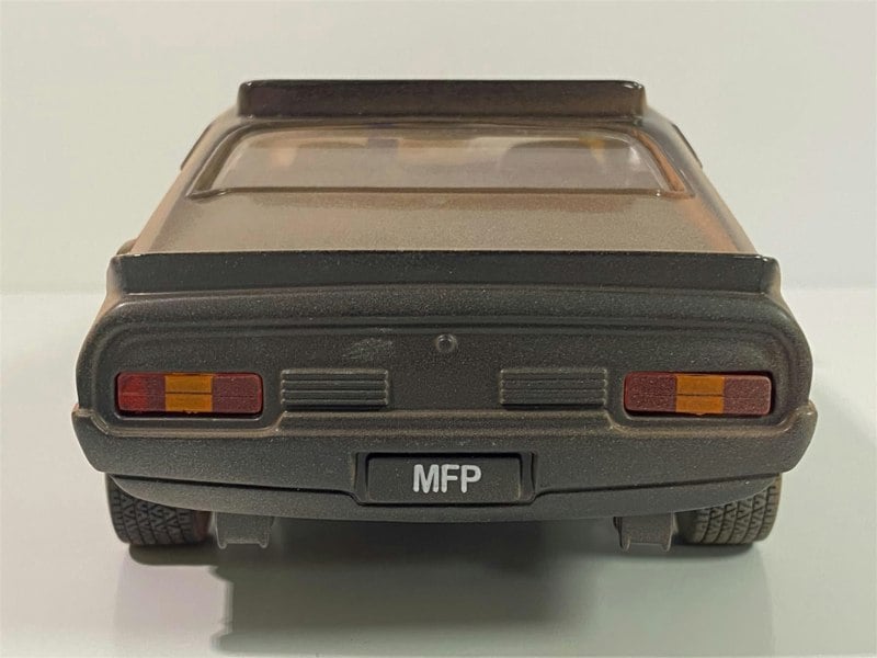 mad max last of the v8 interceptors weathered 1:24 greenlight 84052