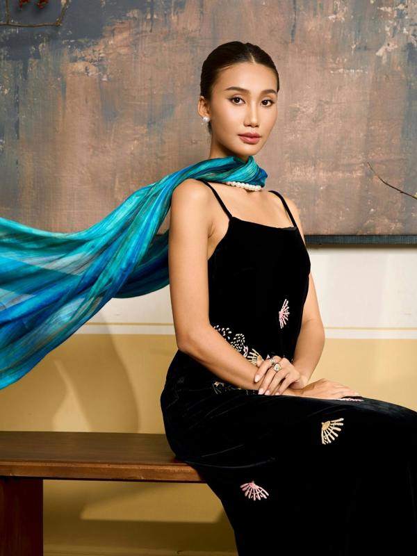 Turquoise & Emerald Silk Scarf – Hand-Dyed Mulberry Silk, Beach & Evening Wrap