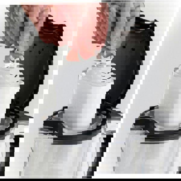 Russell Hobbs BRITA Purity Filter Kettle 1L, 3000W Rapid Boil, MAXTRA PRO Limescale Expert Filter, Water Filter Kettle, Blue Illumination