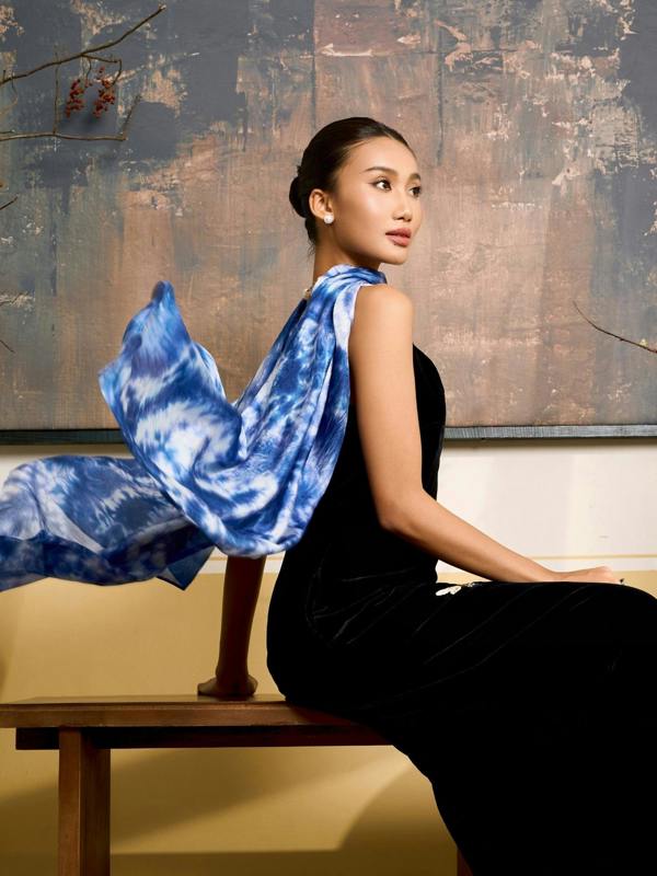 Indigo Shibori Silk Scarf – Hand-Dyed Mulberry Silk, Headscarf & Evening Wrap