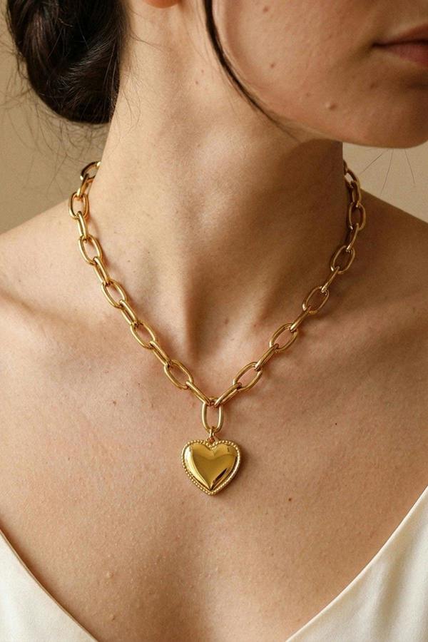 ARIIRA Jaya Chunky Link Heart Pendant Necklace