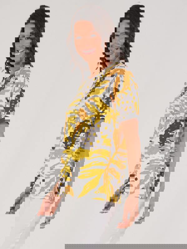 VIZ-A-VIZ Abstract Jungle Print Top