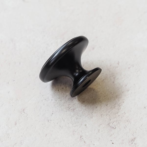 Handle & Home Matt Black Contemporary Cup Handle and Coordinating Knob