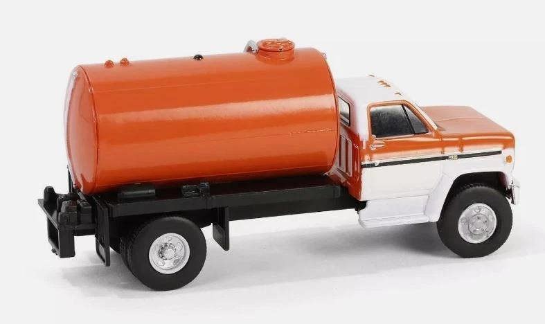 MCSlots 1984 Chevrolet C-70 Fertilizer Truck Red White Cab Red Tank 1:64 Greenlight 45190A
