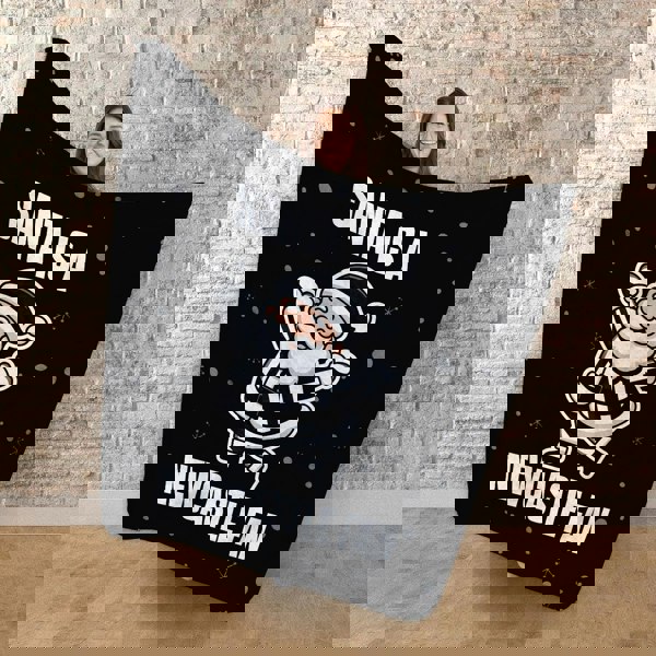 BritishmadeGifts Santa is a Newcastle Football Fan - Luxury Fleece Blanket 150cm X 150cm