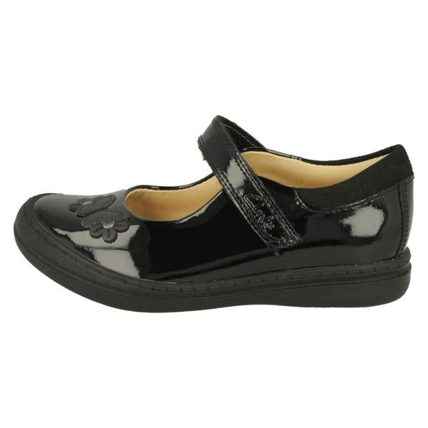 Clarks Girls Clarks Butterfly Detailed School Shoes Scooter Daisy