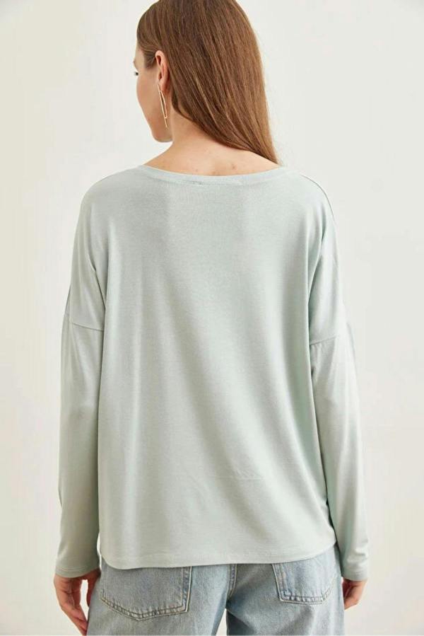 Hoxton Gal Crew Neck Draped Batwing Viscose Blouse