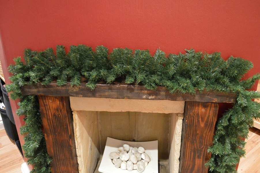 Samuel Alexander 2.7m x 25cm Plain Green Christmas Garland with 200 Bullet Tips
