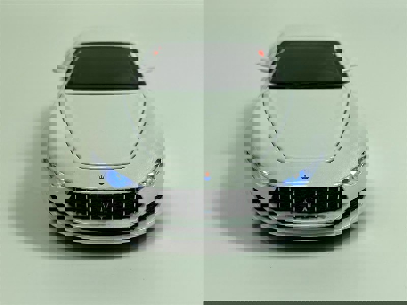 Tayumo Maserati Alfieri 2014 Concept White LHD 1:32 Light & Sound Tayumo 32125010