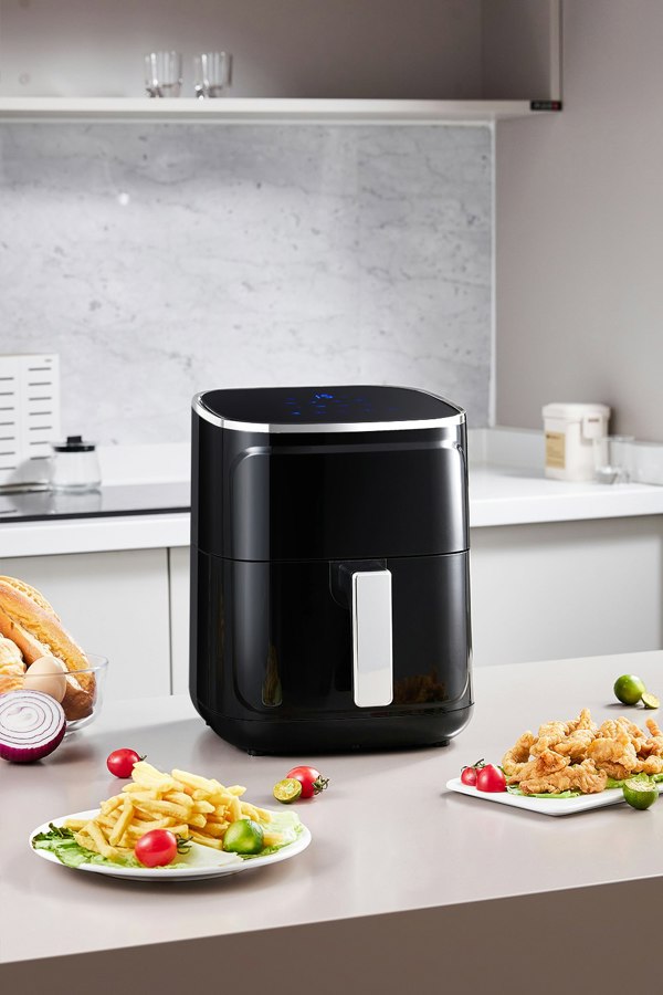 Living and Home 5.5L Air Fryer Roaster Oven 1400W with Smart Touch Display 8 preset Modes