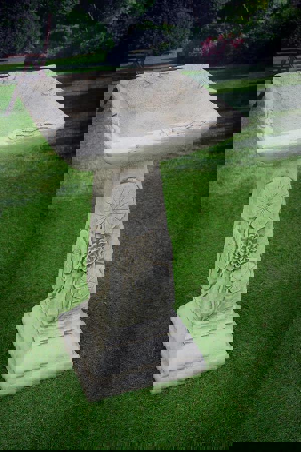 Lillypad Leaf Design Garden Birdbath