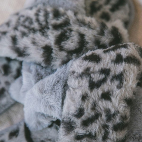 Luna Charles Noelle Leopard Print Slippers - Grey