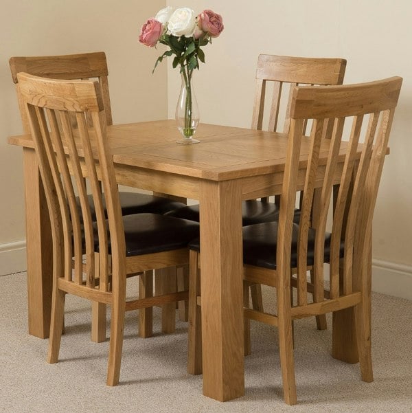 That's Furniture Hampton Small Oak Extending Dining Table with 4 Harvard Oak Chairs