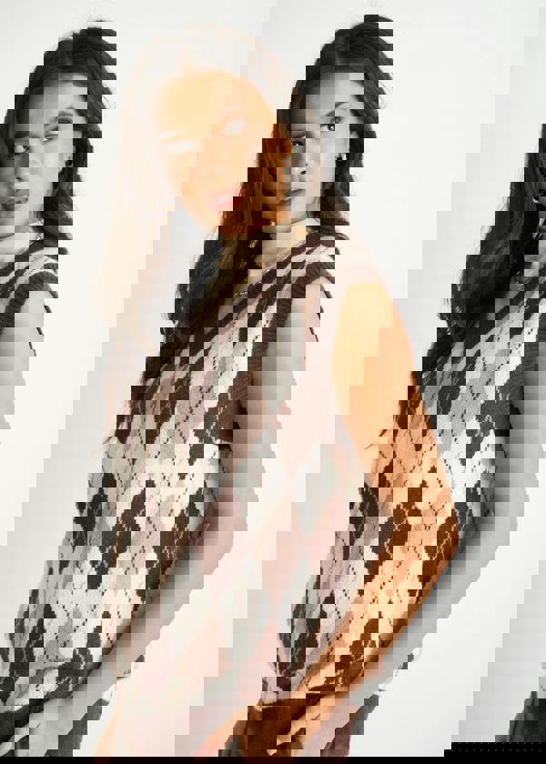 Gini London Chocolate Argyle Knit Vest Jumper