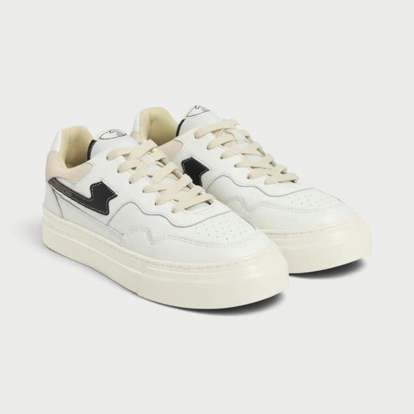 Supplied Fashion Pearl S-Strike leather sneakers in white and black with a minimalist design and cream laces.