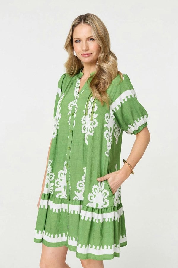 Green | Printed Lace Trim Relaxed Short Shirt Dress : Model is 5'10"/178 cm and wears UK10/EU38/US6/AUS10
