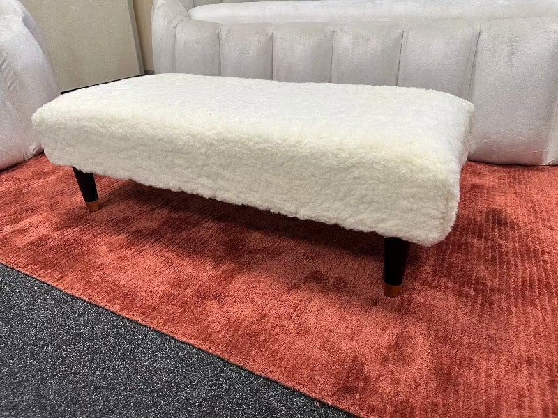ISTOOLS Luxury Footstool – Soft Cozy Fur Bench for Living Room Comfort
