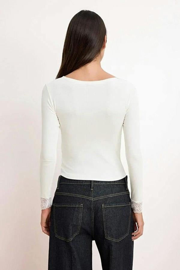 WOVCOR Fitted V-neck Soft Knit Blouse with Lace Detail