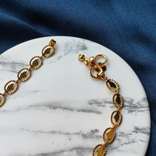 The Colourful Aura Golden Brass Oval Leaf Minimalist Boho Thin Slim Foot Payal Anklet