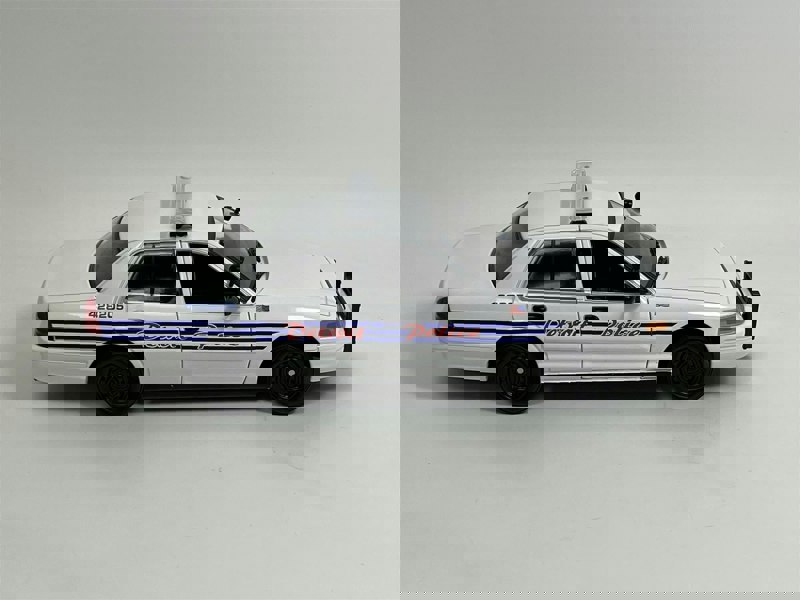 Greenlight 2008 Ford Crown Victoria Interceptor Detroit Police Hot Pursuit 1:24 Greenlight 85563