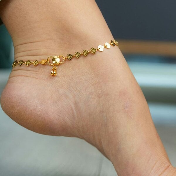 The Colourful Aura Golden Brass Fan Charm Minimalist Thin Slim Foot Payal Anklet
