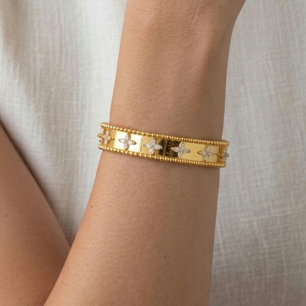 Uchi & Soto Kinmokusei Gold Flower Beaded Bangle