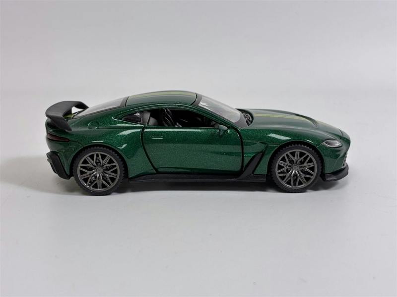 MCSlots Aston Martin V12 Green 1:43 Scale CMJ Diecast DC143AMV12GN