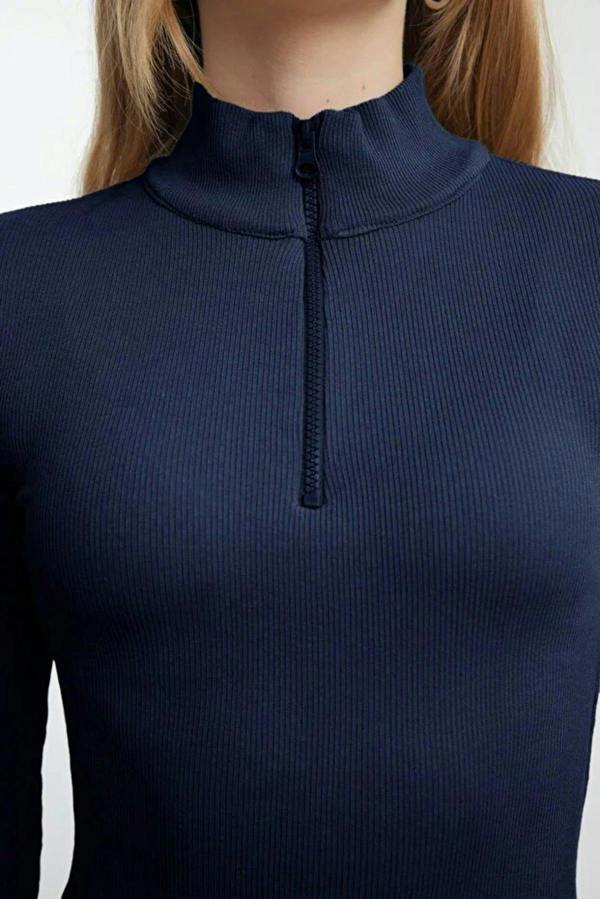 WOVCOR Fitted Zippered Collar Knit Blouse