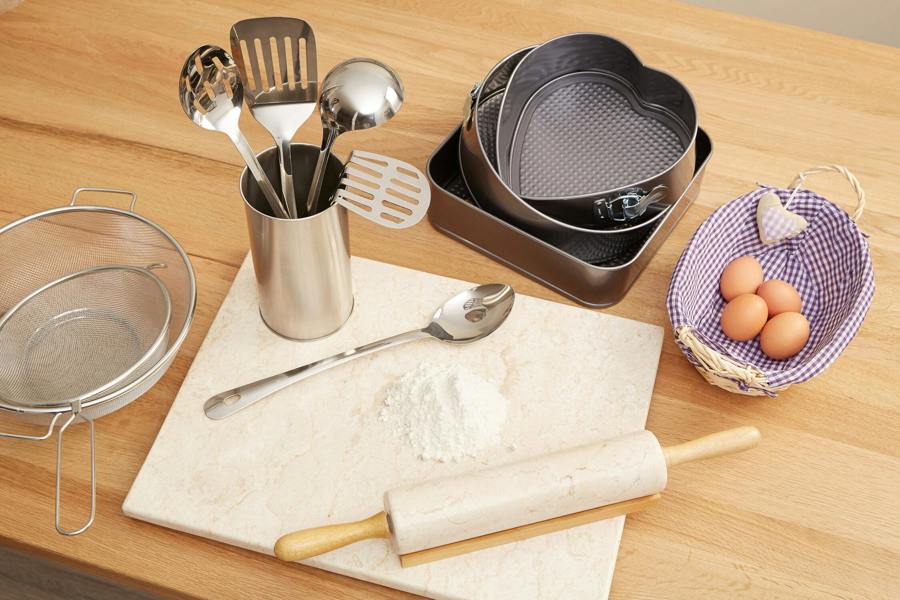 Essentials by Premier Mari Set of 3 Spring Form Assorted Cake Tins