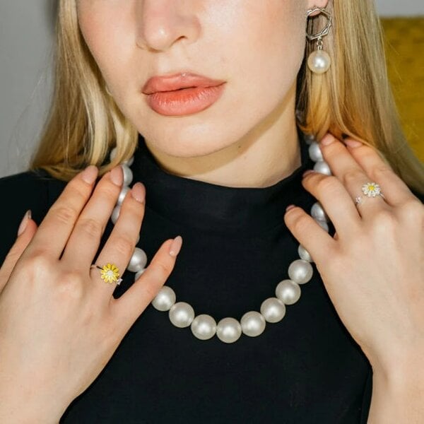 The Colourful Aura Large Ivory Lightweight White Round Pearl Bridesmaid Statement Choker Necklace