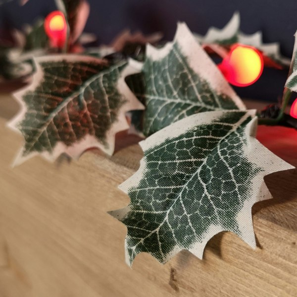 Samuel Alexander 1.8m Artificial Garland with Berries & Lights Battery Operated with 35 Warm White LEDs
