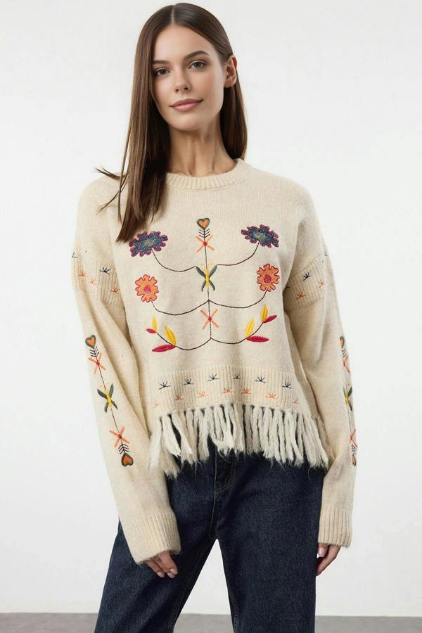WOVCOR Soft Textured Tassel Embroidered Knit Sweater
