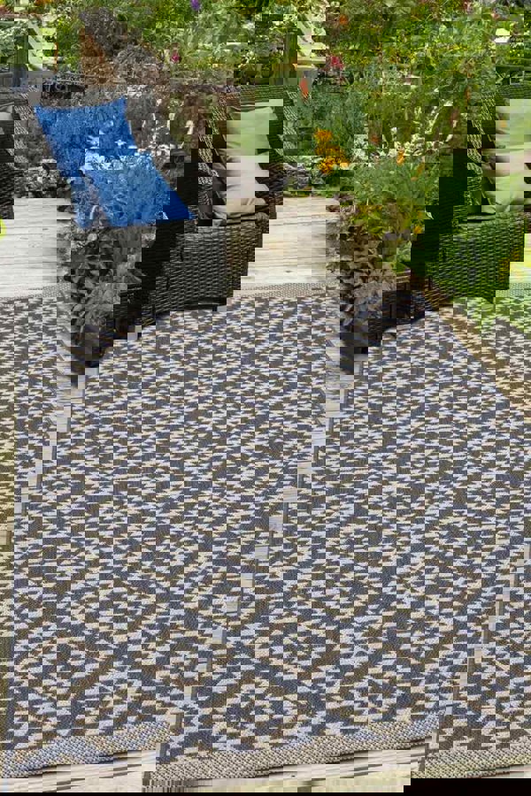 County Genesis Rug Diamond Design – Indoor/Outdoor Use