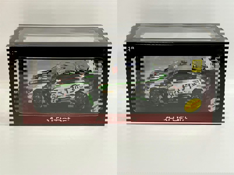 aston martin vantage v12  bathurst 12 hr endurance race 2015 1:18 autoart 81506