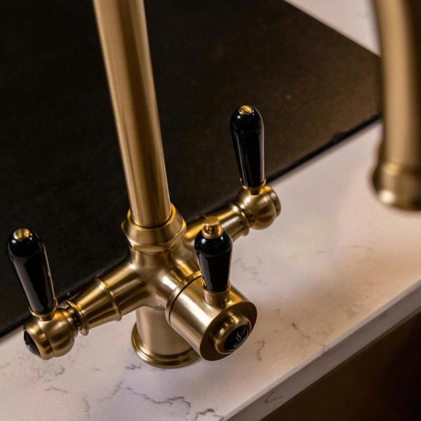 Flode korsa | Traditional Cruciform Style 3 in 1 Instant Boiling Tap | Black Ceramic Levers | Brushed Brass Finish