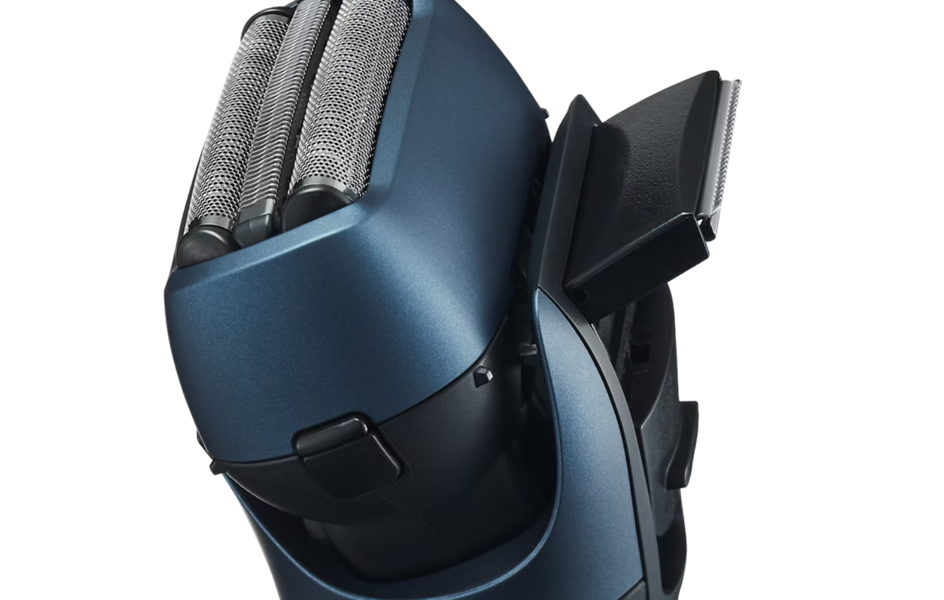 Panasonic ES-LT4B 3-Blade Wet and Dry Electric Shaver, Rechargeable, Skin Comfort Sensor, Multi-Flex 12D Head - Free Gift RRP £10!