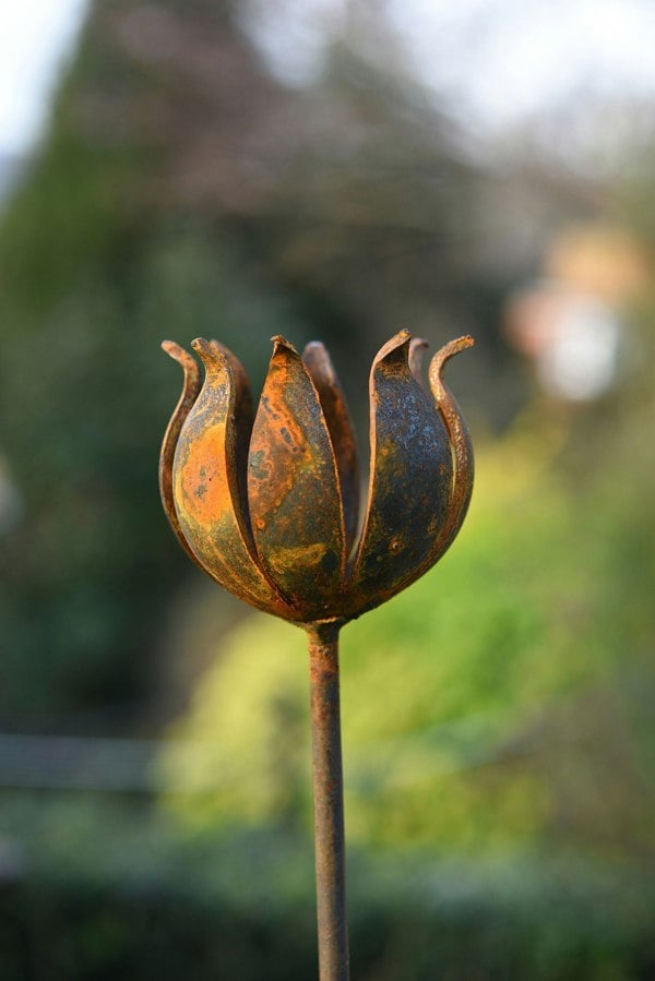 Savage Works Rusty Metal Garden Flower Sculpture