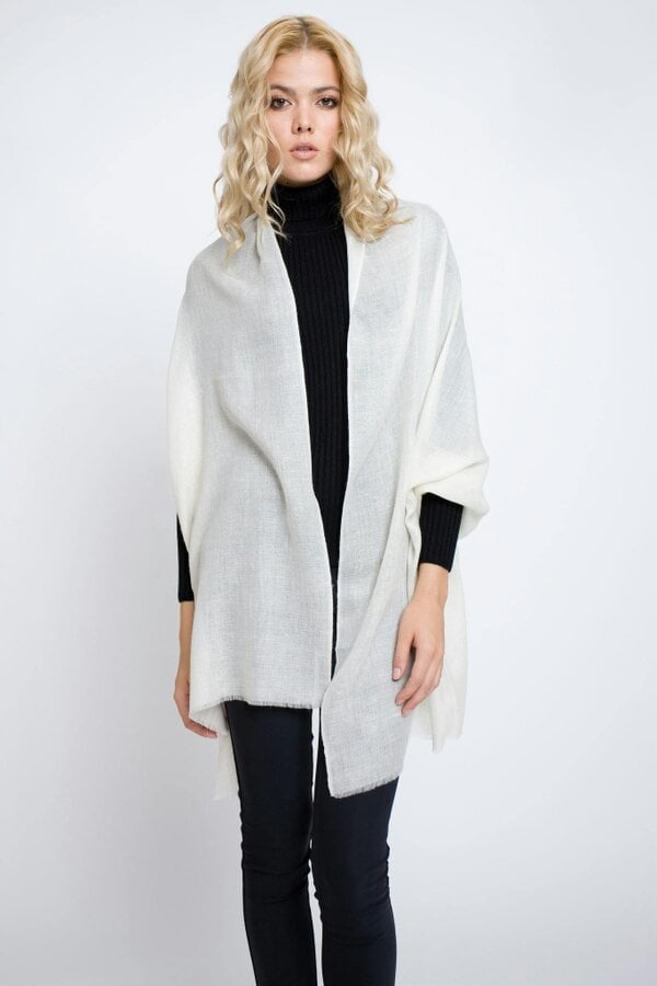 Cashmere shawl in cream