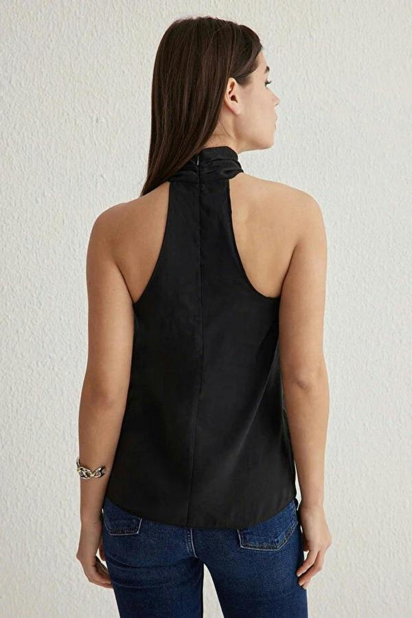 WOVCOR Halter Neck Knotted Woven Blouse
