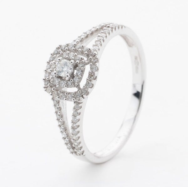 T. H. Baker 9ct White Gold Brilliant Cut 0.25ct Diamond Shoulder Set Cluster Ring PR12865W L