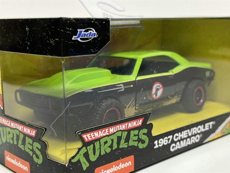 Jada Teenage Mutant Ninja Turtles TMNT 1967 Chevrolet Camaro 1:32 Scale Jada 35665