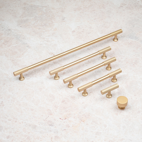 Handle & Home Brushed Brass Reeded Knob/Handles