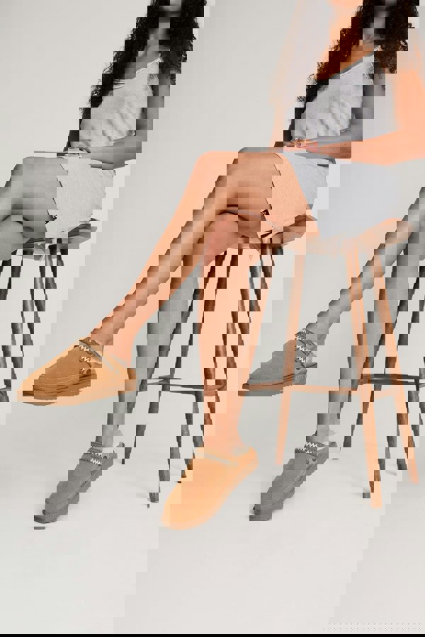 Pretty You London Women's Hallie Sheepskin Multiway Slippers in Chestnut