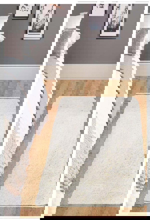 Machine Washable Shaggy Rug Plain Design in White – The Rugs