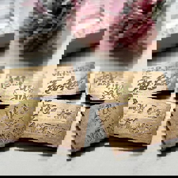 CHOC ON CHOC Milk chocolate Compliments