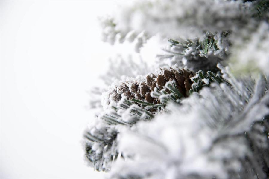 4ft and 5ft Pre-Lit Snow Flocked Artificial Christmas Tree with Pine Cones, Red Berries and Warm White LEDs image 4