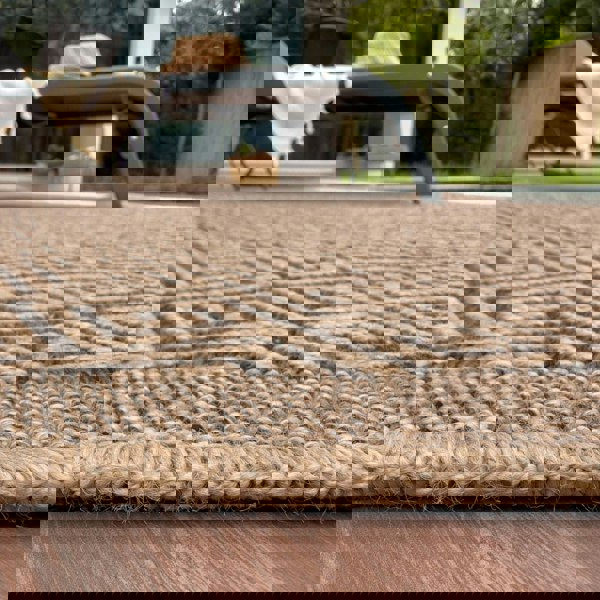 Nature Outdoor Rug Dark Grey jute-look designs and soft, non-shedding texture, moisture and UV protected.
