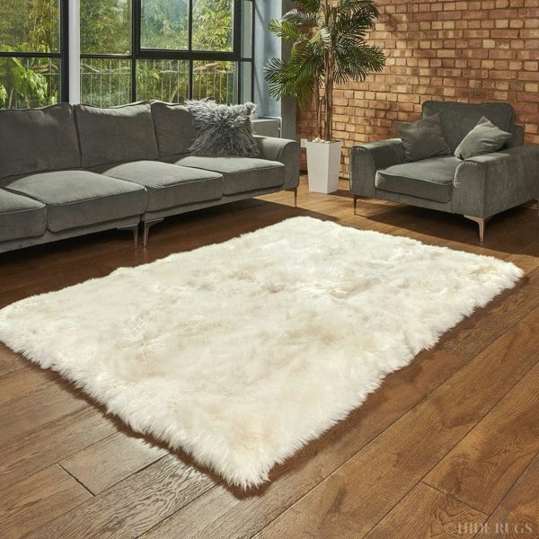 British Sheepskin Rug Natural &#8211; Straight Edge